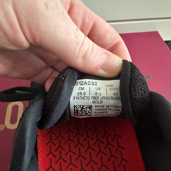 ASICS women’s sneakers - Picture 2 of 6